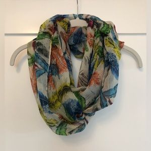 Multi-colored feather-print lightweight early fall continuous wrap scarf 🧣